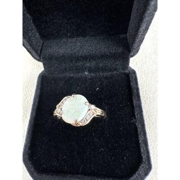 Ring Opal & Diamond 14K Yellow Gold 9.7mm x 7.6mm 1.50 Carats AA Quality S 9.5